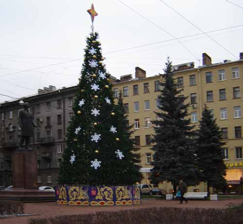 Площадь Добролюбова