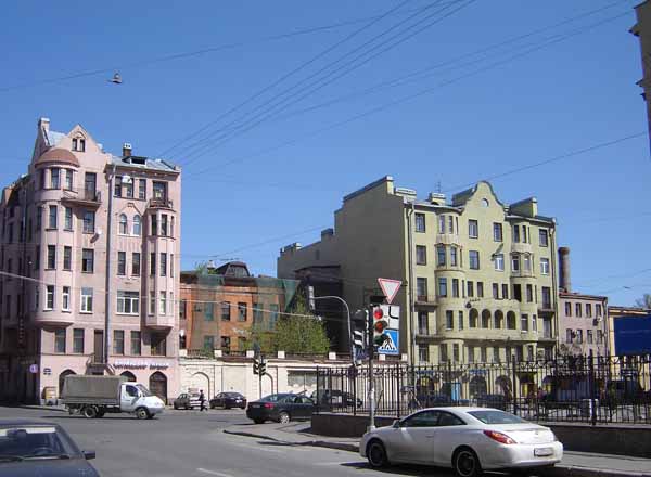 Пересечение Чкаловского проспекта с Пионерской улицей